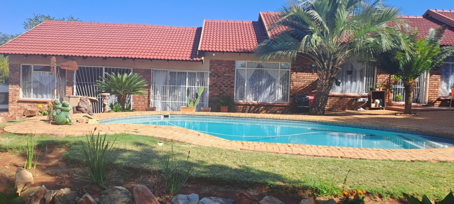 4 Bedroom Property for Sale in Doringkruin North West